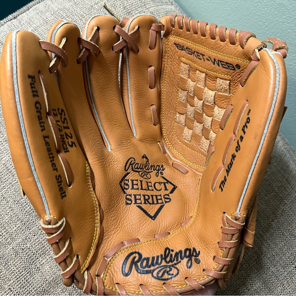 Right Handed Rawlings Brown Leather Baseball Glove - Picture 4 of 5
